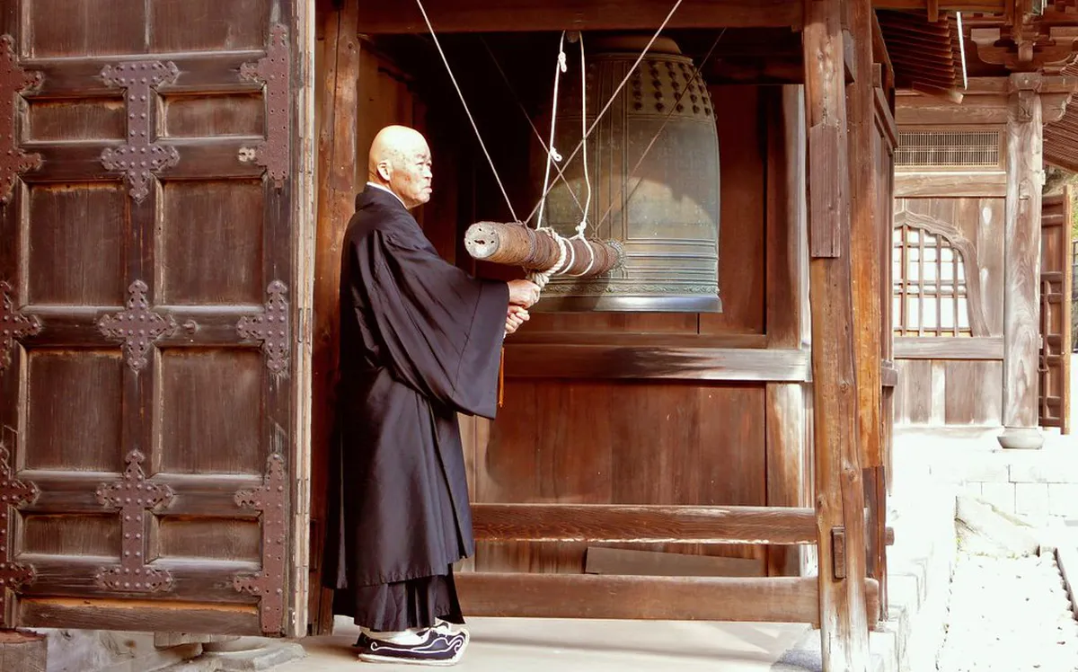 Kamakura Temple Bell Ringing Ceremonies on New Year