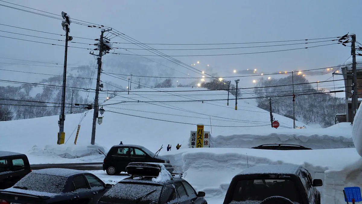 Niseko Night Skiing Safety Tips for Beginners