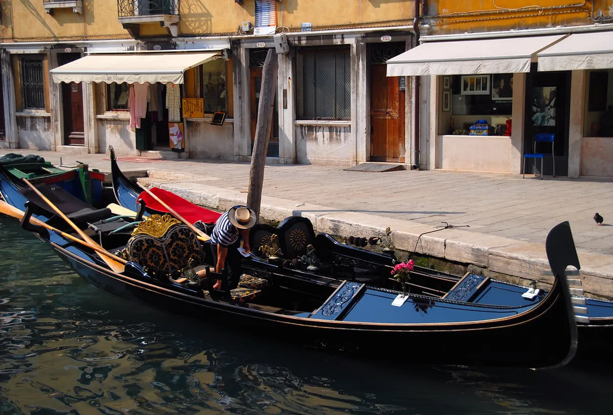 Private Boat Hire Geneva for Winter Events 2026