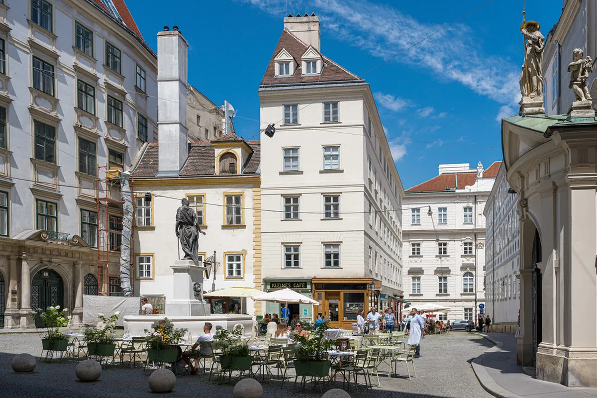Franziskanerplatz Christmas Market Lucerne Opening Hours