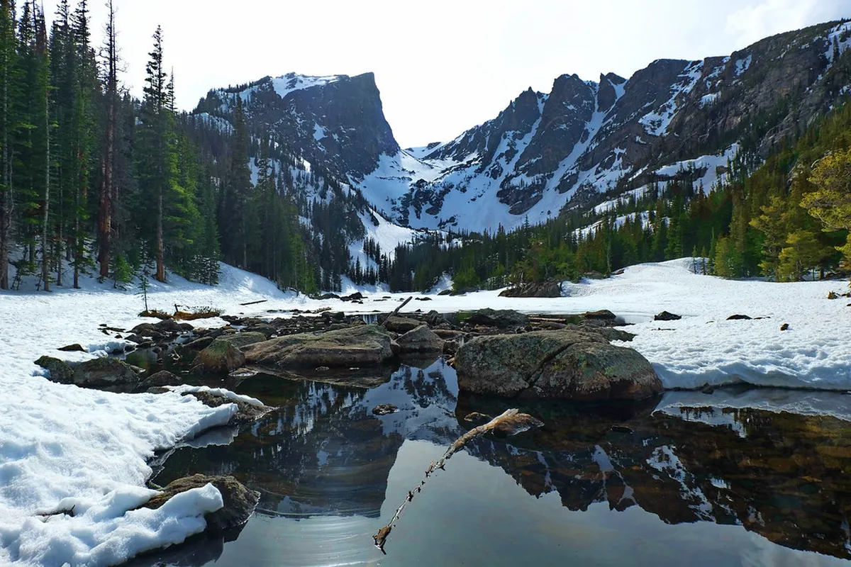 Snowshoeing Trails Near Neuchâtel City Center 2026